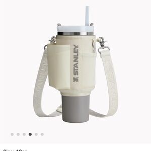 Stanley all day water Carrier holds 40oz quencher adjustable strap